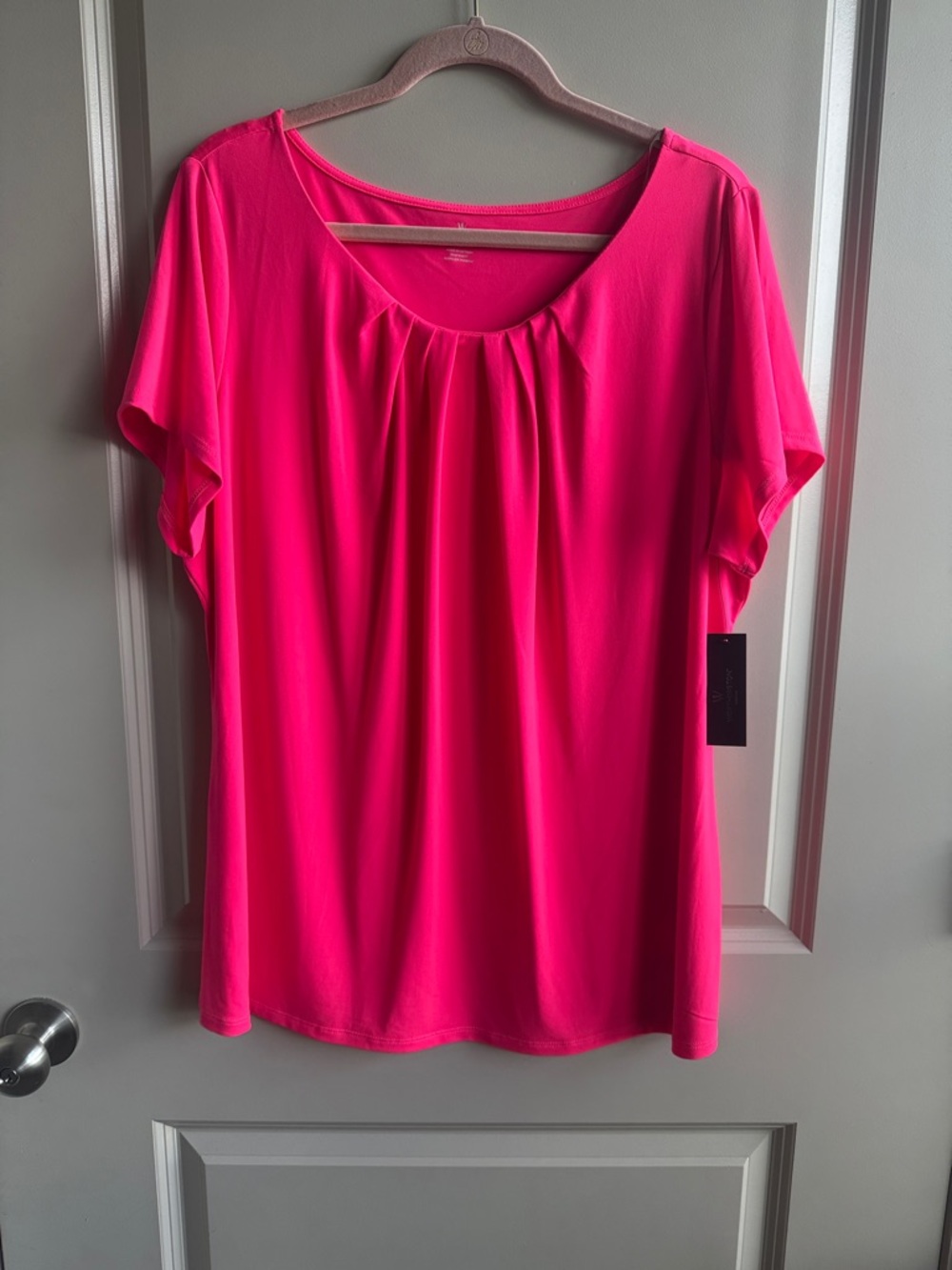 Women’s Short-Sleeve Scoop Neck Top in Hot Pink